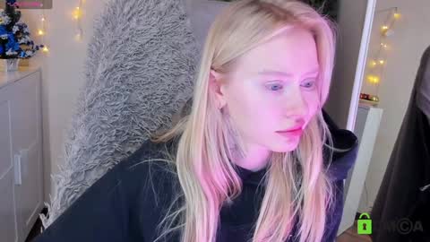 kris_grant online show from December 28, 1:28 pm