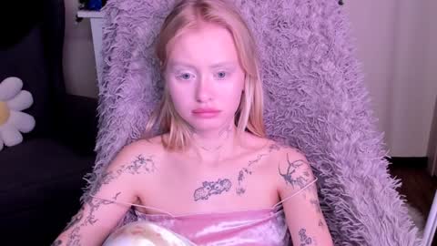 kris_grant online show from December 21, 1:32 pm