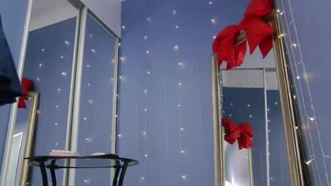 kriskras__ online show from April 3, 5:25 am