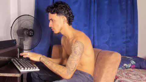 Snapshot of kriss_edwards chatting on October 7, 3:13 am Kriss online show from October 7, 3:13 am