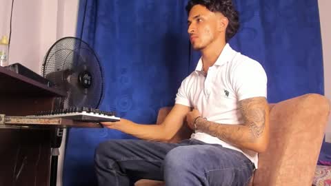 Snapshot of kriss_edwards chatting on September 19, 4:49 am Kriss online show from September 19, 4:49 am