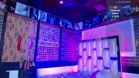 kriss_sweetboobs online show from March 18, 12:55 pm