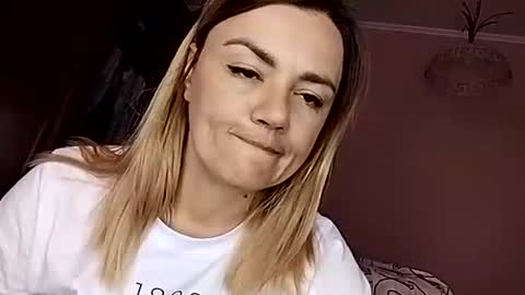 Snapshot of krisssexi chatting on October 5, 11:07 am KrissSexi online show from October 5, 11:07 am