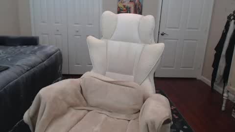 Krissy online show from May 25, 1:39 pm