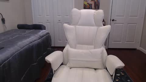 Krissy online show from January 8, 2:12 pm