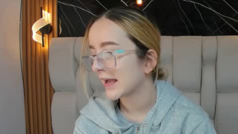 kristal online show from December 4, 11:32 am