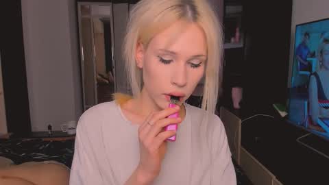 kristialsoopp online show from December 14, 9:10 pm