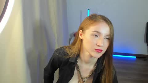 kristinfeiver online show from December 1, 9:39 pm