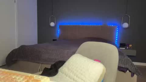 Snapshot of kristy_saint chatting on October 6, 4:19 am Kristi online show from October 6, 4:19 am