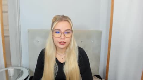 Snapshot of kristyflowers chatting on March 7, 6:24 am KristyFlowers online show from March 7, 6:24 am