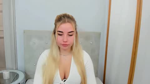 Snapshot of kristyflowers chatting on March 11, 8:41 am KristyFlowers online show from March 11, 8:41 am