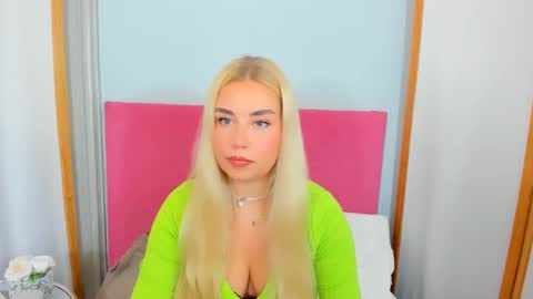 Snapshot of kristyflowers chatting on February 1, 6:00 am KristyFlowers online show from February 1, 6:00 am
