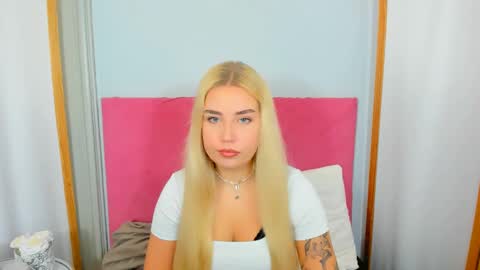 Snapshot of kristyflowers chatting on February 4, 6:14 am KristyFlowers online show from February 4, 6:14 am