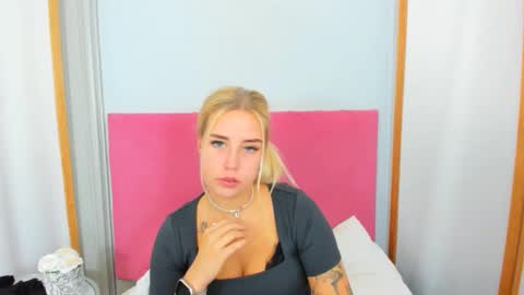 Snapshot of kristyflowers chatting on February 9, 9:37 am KristyFlowers online show from February 9, 9:37 am