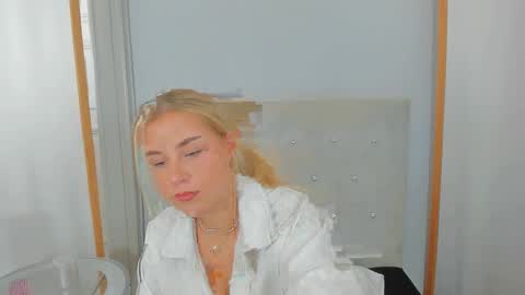 Snapshot of kristyflowers chatting on February 25, 6:23 pm KristyFlowers online show from February 25, 6:23 pm