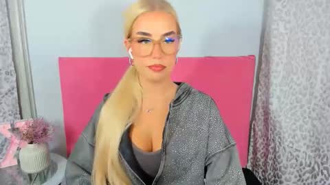Snapshot of kristyflowers chatting on October 21, 2:21 pm KristyFlowers online show from October 21, 2:21 pm