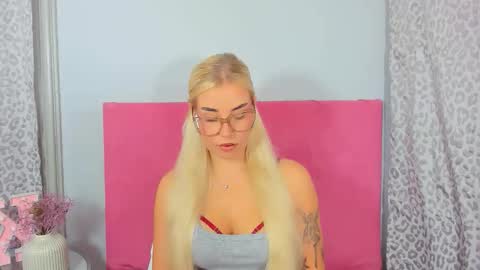 Snapshot of kristyflowers chatting on October 11, 7:35 am KristyFlowers online show from October 11, 7:35 am