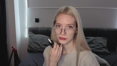 Bella and Alexandra online show from December 18, 10:32 am