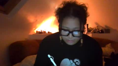 Kweampie 3 online show from October 11, 6:33 pm