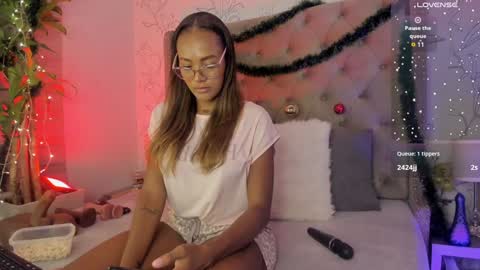 kyaraebony_ online show from January 2, 3:26 am