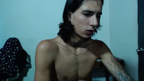 Snapshot of kyleer77 chatting on January 17, 10:23 pm kyleer77 online show from January 17, 10:23 pm