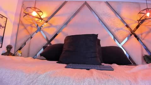 ---kylee--- online show from April 9, 12:03 am