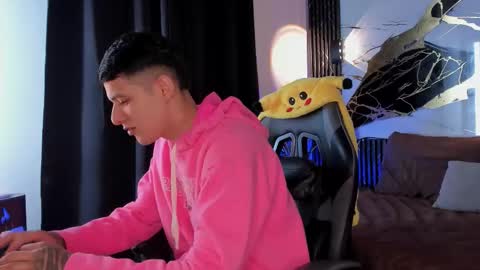 kylesmithx_ online show from December 15, 5:03 am