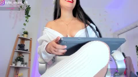 Kylie online show from March 2, 4:07 am