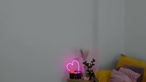 Snapshot of kylie_kathy chatting on October 23, 7:37 pm Kylie online show from October 23, 7:37 pm