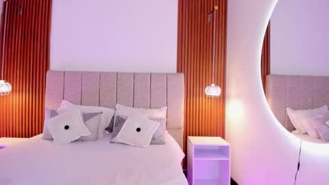 kloe sofia online show from February 10, 12:30 pm