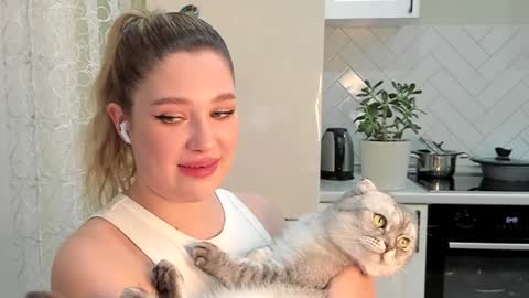 Snapshot of kylieblond chatting on December 1, 4:32 pm Din online show from December 1, 4:32 pm