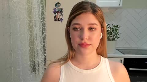 Snapshot of kylieblond chatting on December 6, 3:28 pm Din online show from December 6, 3:28 pm