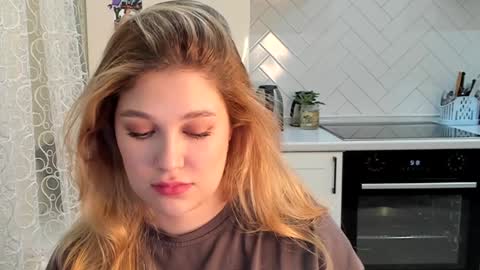 Snapshot of kylieblond chatting on December 23, 3:11 pm Din online show from December 23, 3:11 pm