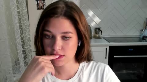 Snapshot of kylieblond chatting on October 8, 9:10 pm Din online show from October 8, 9:10 pm