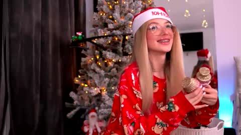 Kylie online show from December 5, 11:23 pm