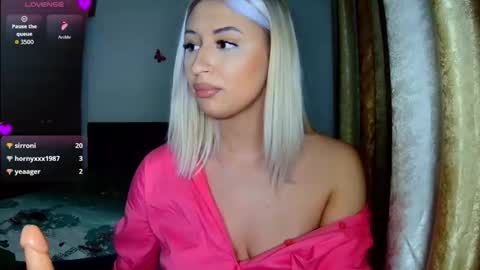 Snapshot of kylieoneadams chatting on October 31, 12:44 am kylie online show from October 31, 12:44 am