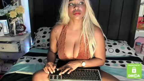 kylie white boobs online show from May 15, 10:50 pm
