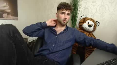 KyloEast online show from April 25, 12:51 pm