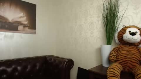 KyloEast online show from May 27, 9:17 am