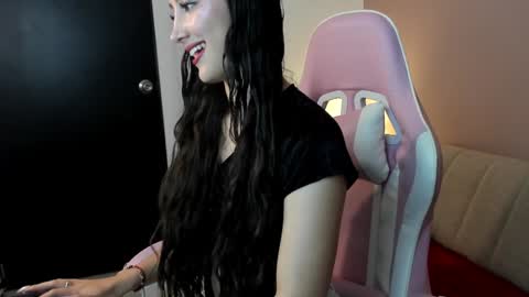 Kym Giraldo online show from December 16, 7:26 am