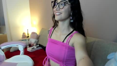 Kym Giraldo online show from December 17, 7:18 am