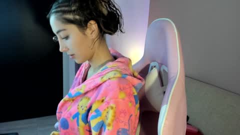 Kym Giraldo online show from December 7, 5:54 am