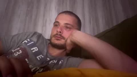 kyravee online show from April 23, 8:32 pm