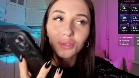 Snapshot of l1tww chatting on February 14, 12:09 am Malika online show from February 14, 12:09 am