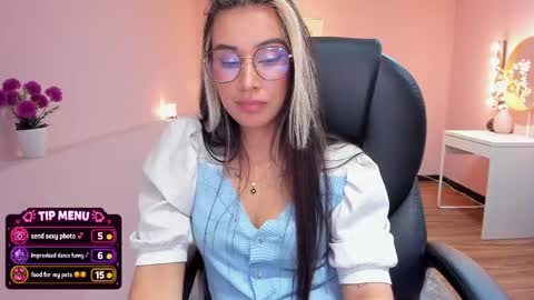 T A T I A N A online show from May 26, 1:50 pm