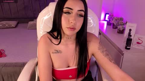  L A R A   online show from November 30, 10:39 pm