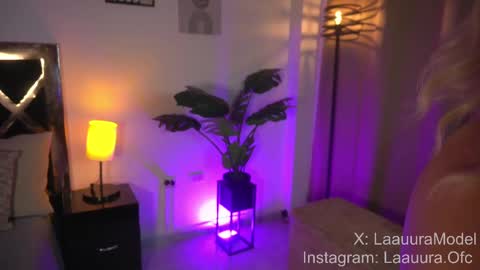 Snapshot of laauura_1 chatting on February 21, 10:26 pm Only Fans laauura online show from February 21, 10:26 pm