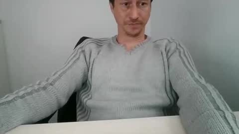 labelette007 online show from May 12, 1:42 pm