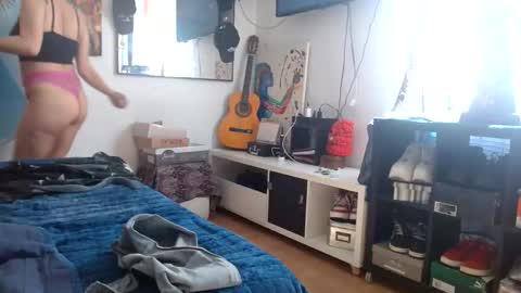 lachicadeldiablo online show from April 6, 11:11 am