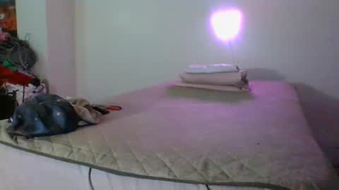 lachickadelbronx online show from February 10, 12:41 am